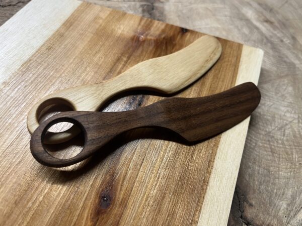 The Oathblade™ Sworn to bread, never to cut, only to spread. - Image 3